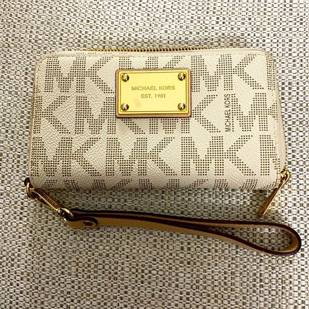 Michael Kors Wrislet signature Vanilla